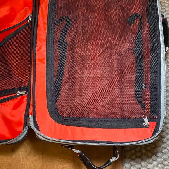 Volcom Roller, Overhead Travel Bag, Gray w/ Volcom Logos - Picture 8 of 12